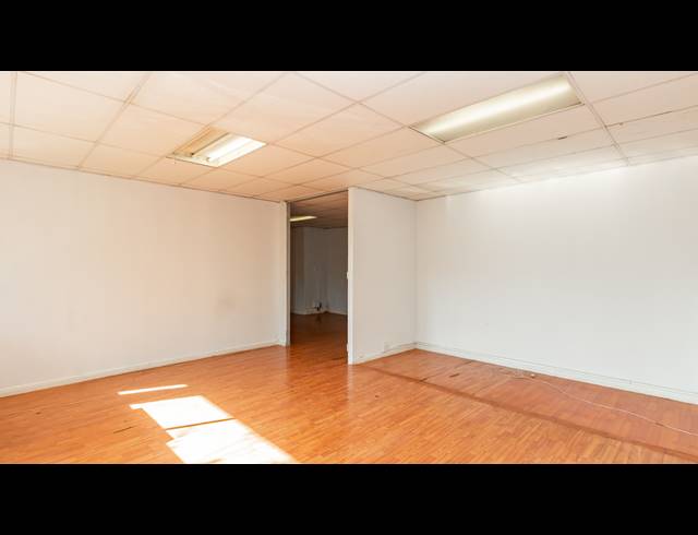 213M² OFFICE TO LET IN LYME PARK